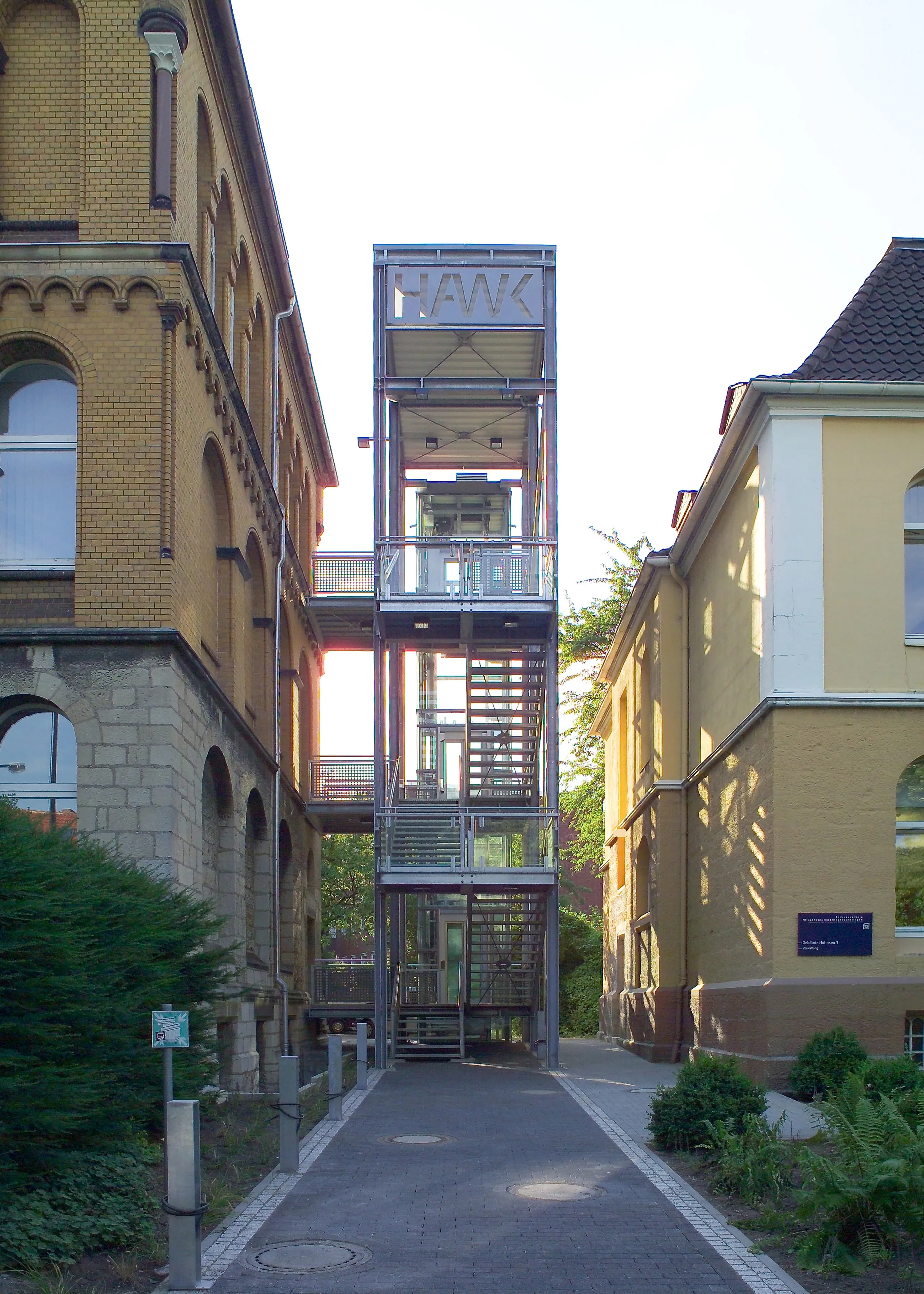 Ansicht Treppenturm im Kontext des denkmalgeschützten Bestands
