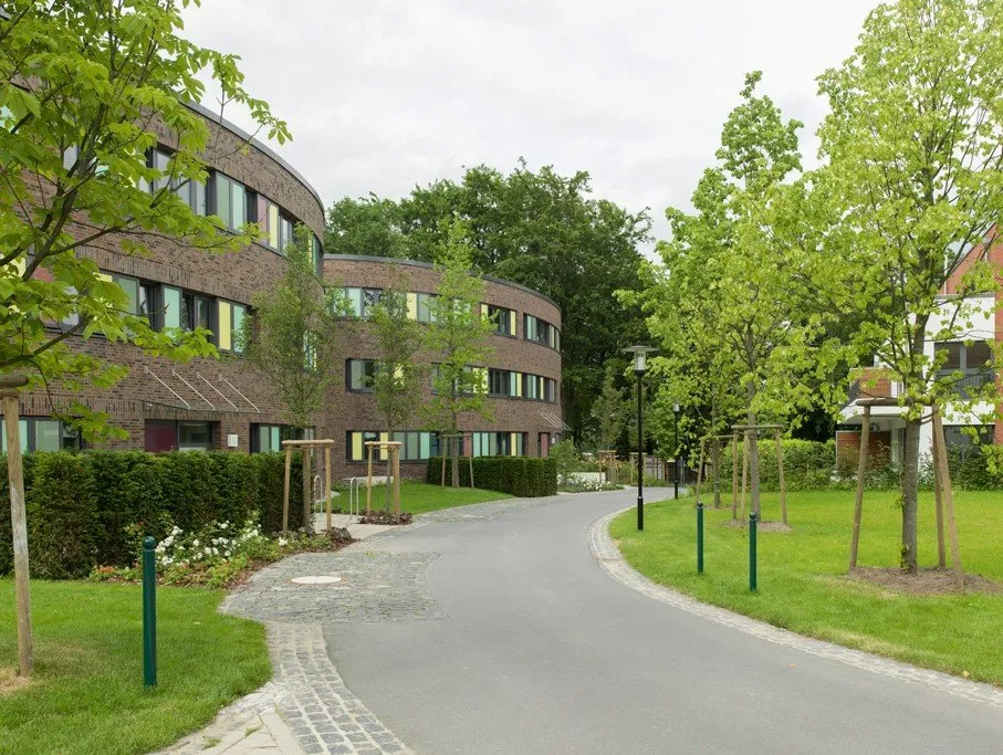 Südansicht mit Loggien und Staffelgeschoss